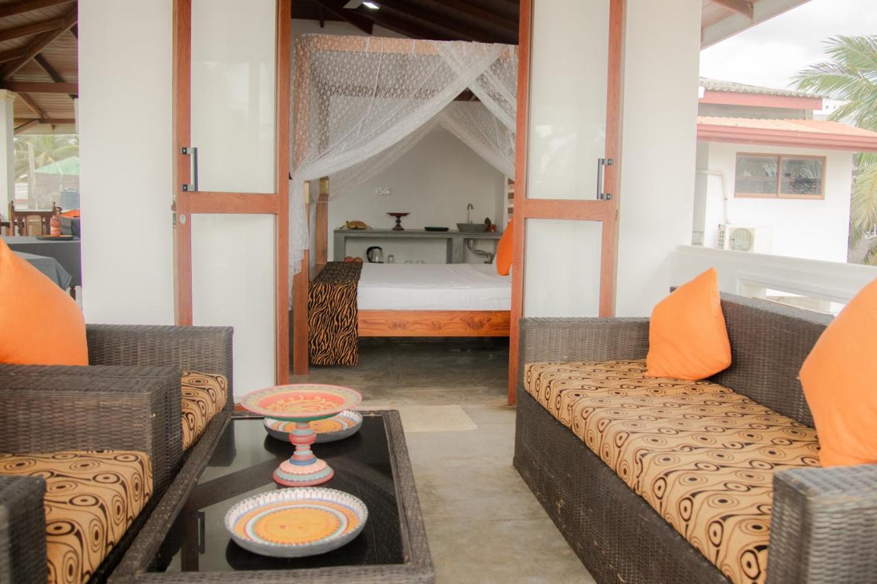Sea Crest Beach Villa Ambalangoda  Exteriör bild
