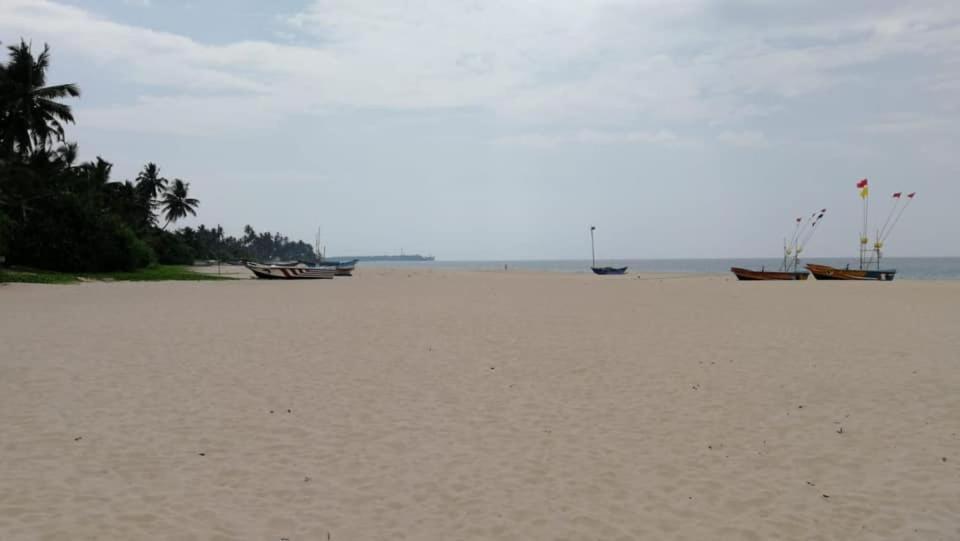 Sea Crest Beach Villa Ambalangoda  Exteriör bild