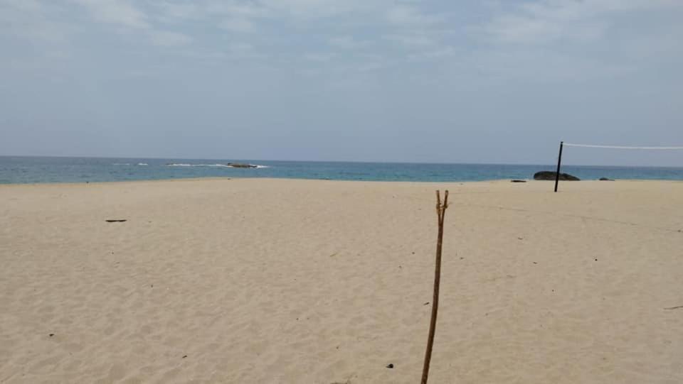 Sea Crest Beach Villa Ambalangoda  Exteriör bild