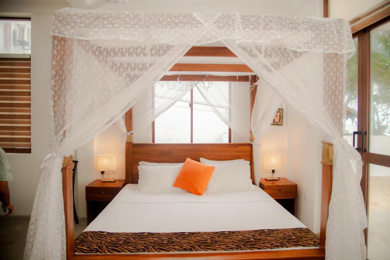 Sea Crest Beach Villa Ambalangoda  Exteriör bild