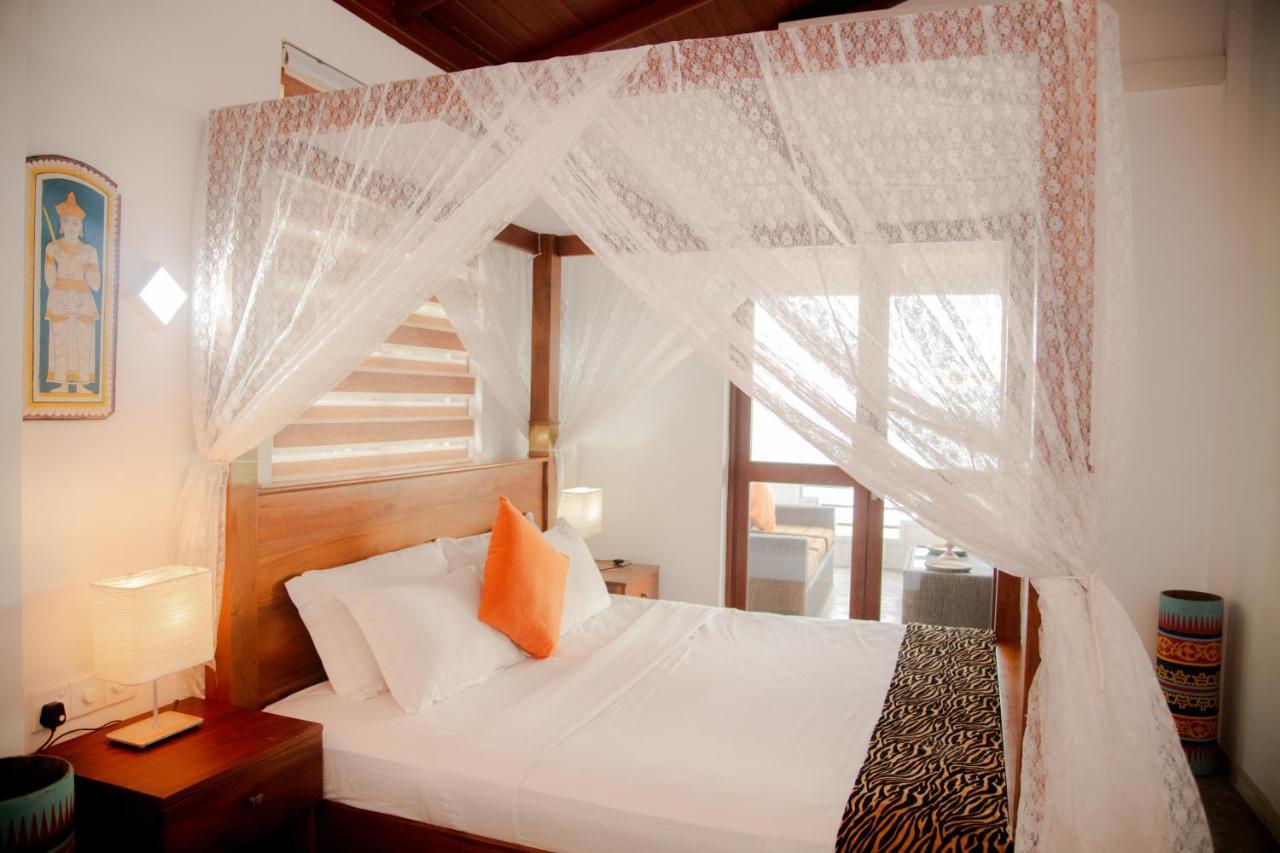Sea Crest Beach Villa Ambalangoda  Exteriör bild