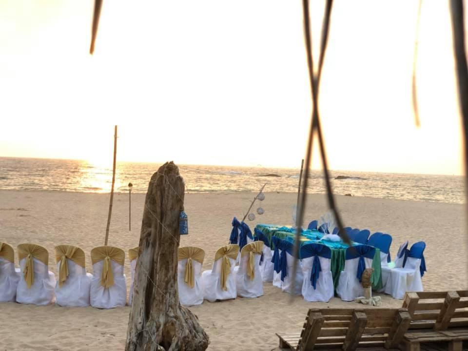 Sea Crest Beach Villa Ambalangoda  Exteriör bild