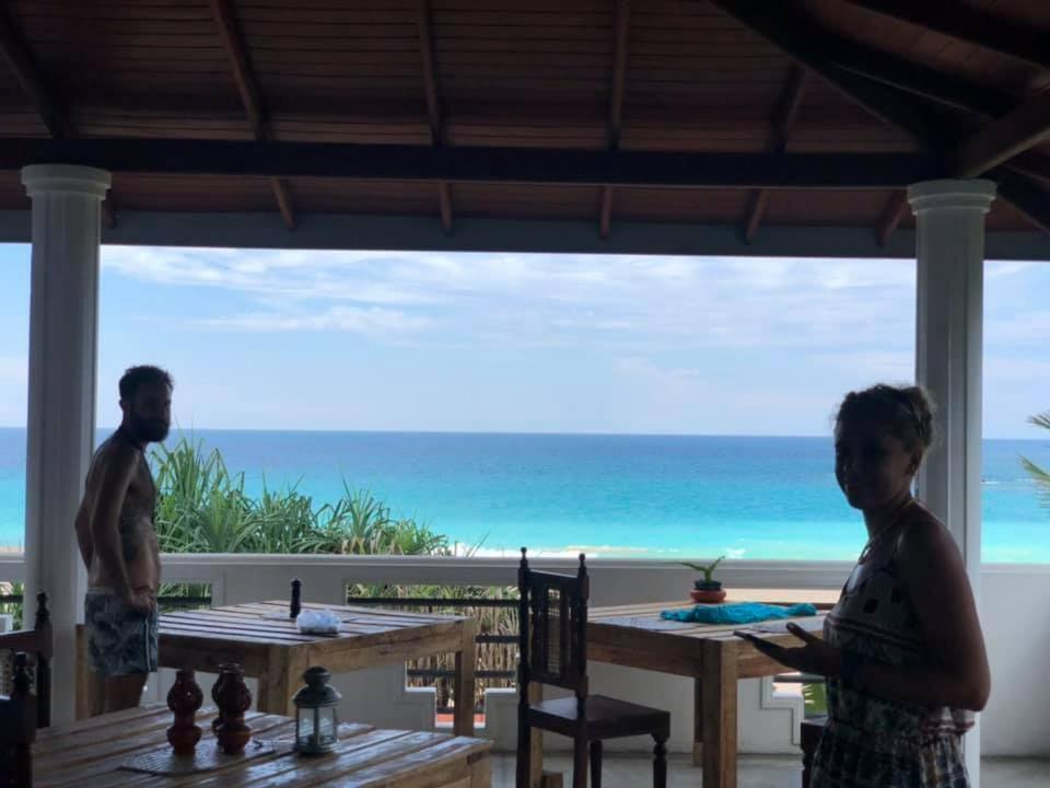 Sea Crest Beach Villa Ambalangoda  Exteriör bild