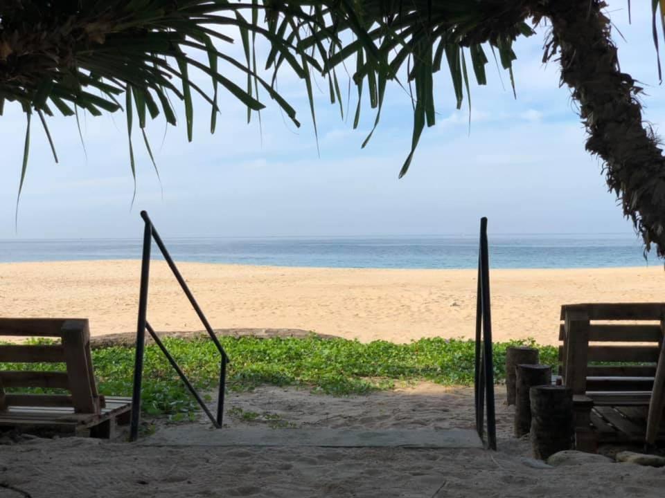 Sea Crest Beach Villa Ambalangoda  Exteriör bild