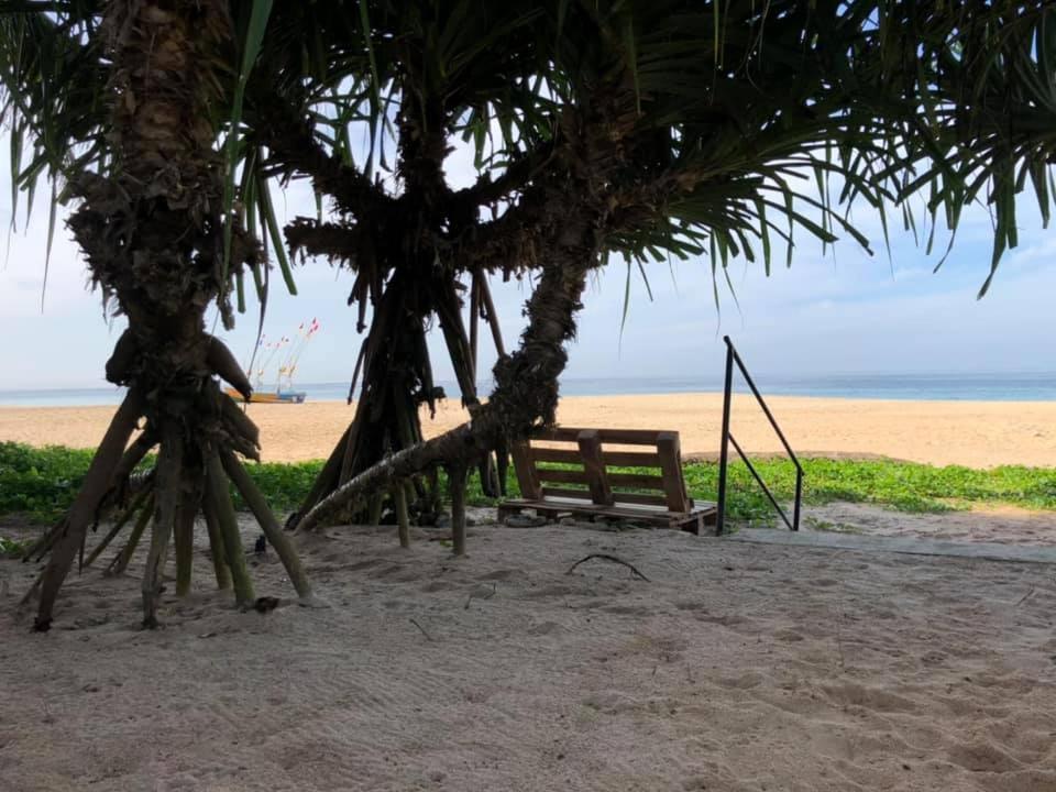 Sea Crest Beach Villa Ambalangoda  Exteriör bild
