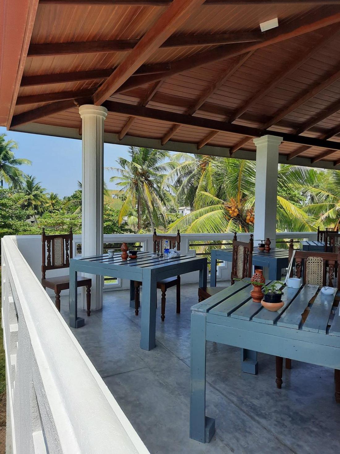 Sea Crest Beach Villa Ambalangoda  Exteriör bild