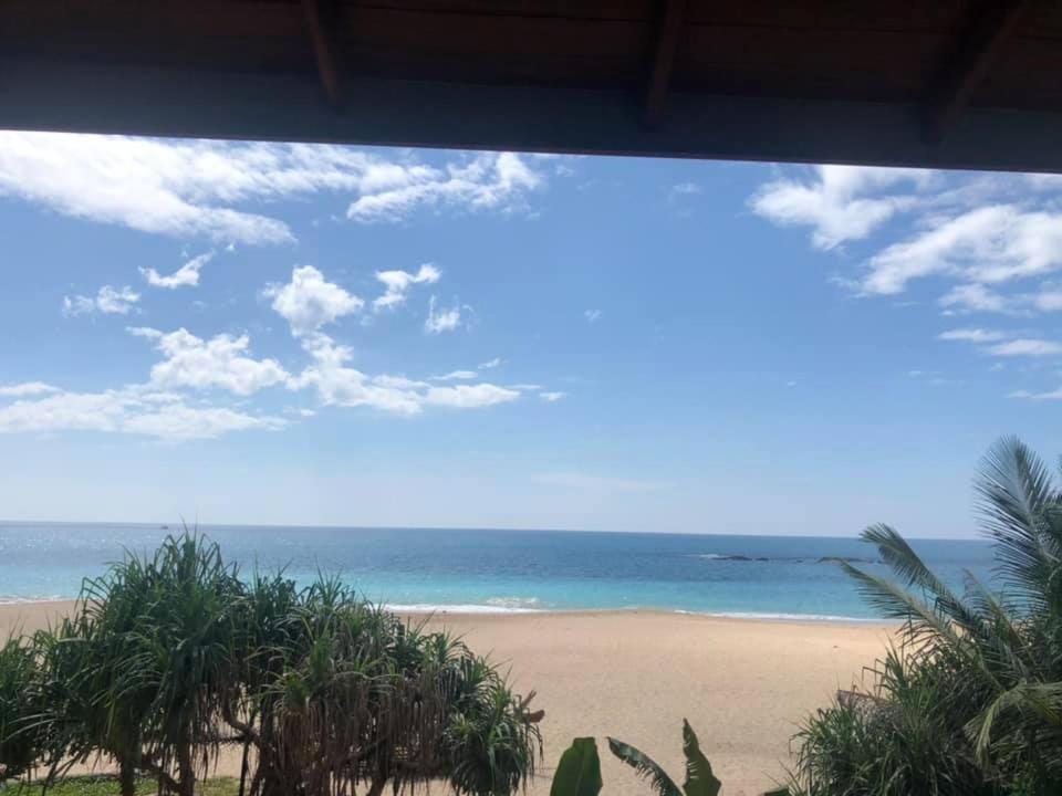 Sea Crest Beach Villa Ambalangoda  Exteriör bild