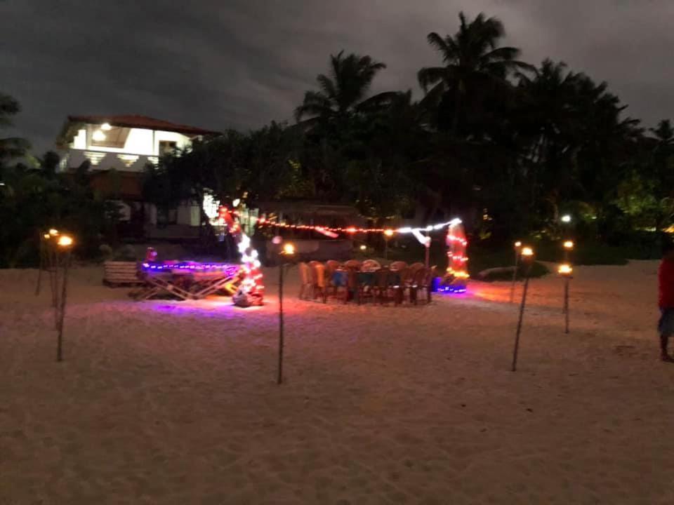 Sea Crest Beach Villa Ambalangoda  Exteriör bild