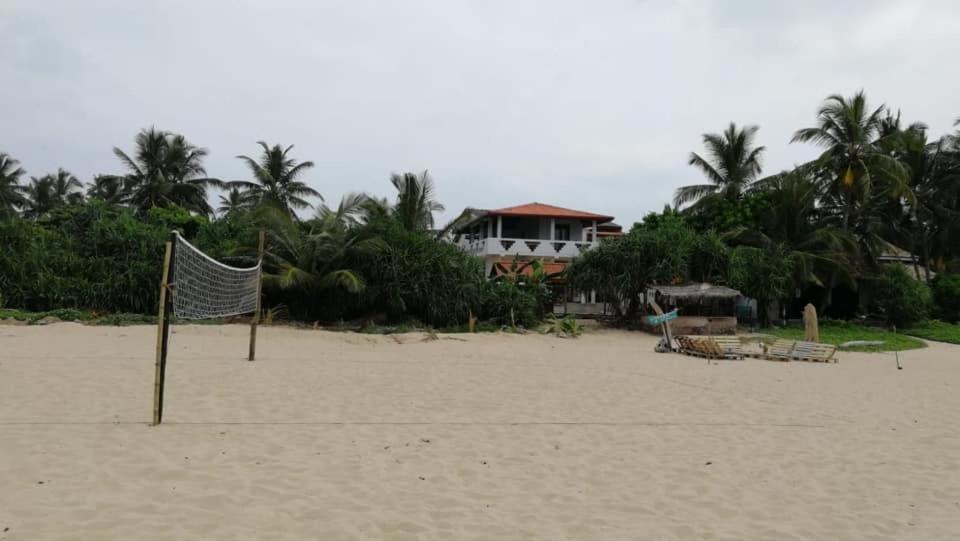 Sea Crest Beach Villa Ambalangoda  Exteriör bild