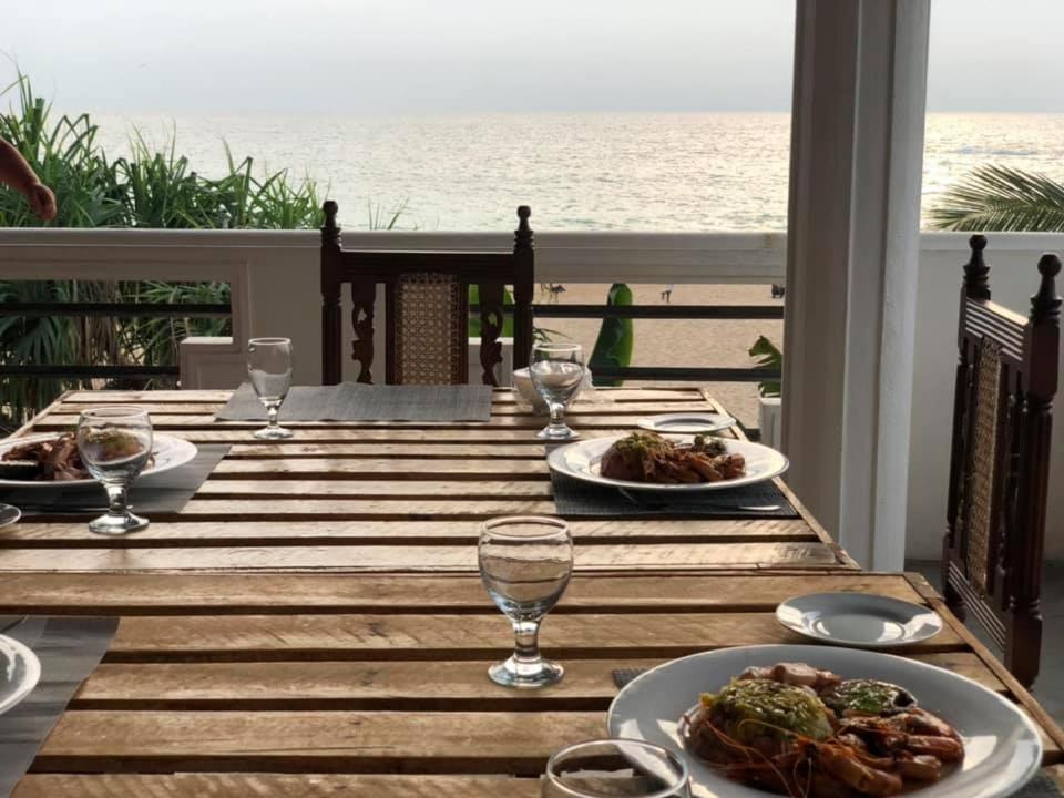 Sea Crest Beach Villa Ambalangoda  Exteriör bild