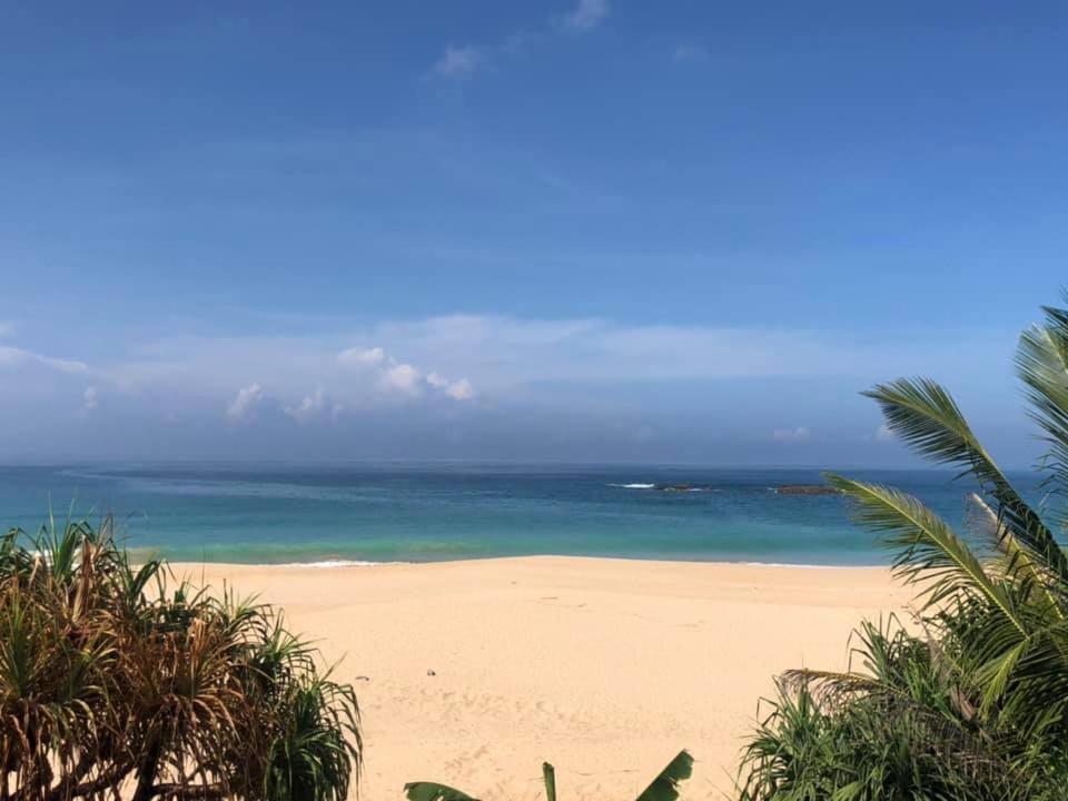Sea Crest Beach Villa Ambalangoda  Exteriör bild