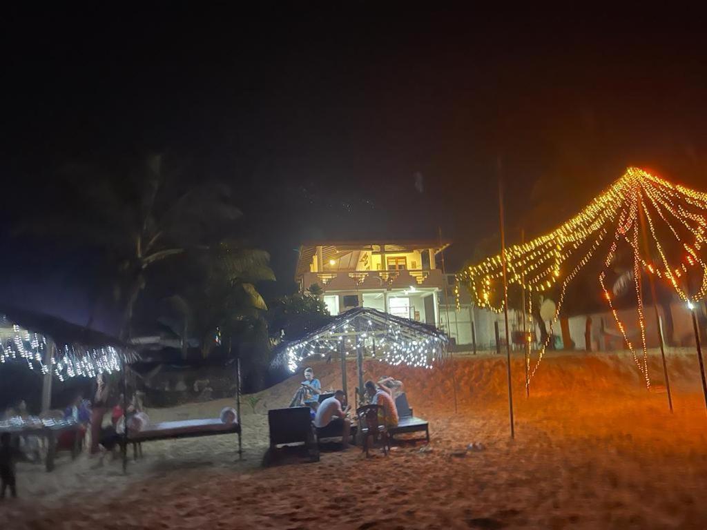 Sea Crest Beach Villa Ambalangoda  Exteriör bild
