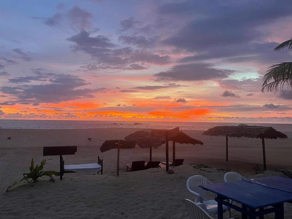 Sea Crest Beach Villa Ambalangoda  Exteriör bild
