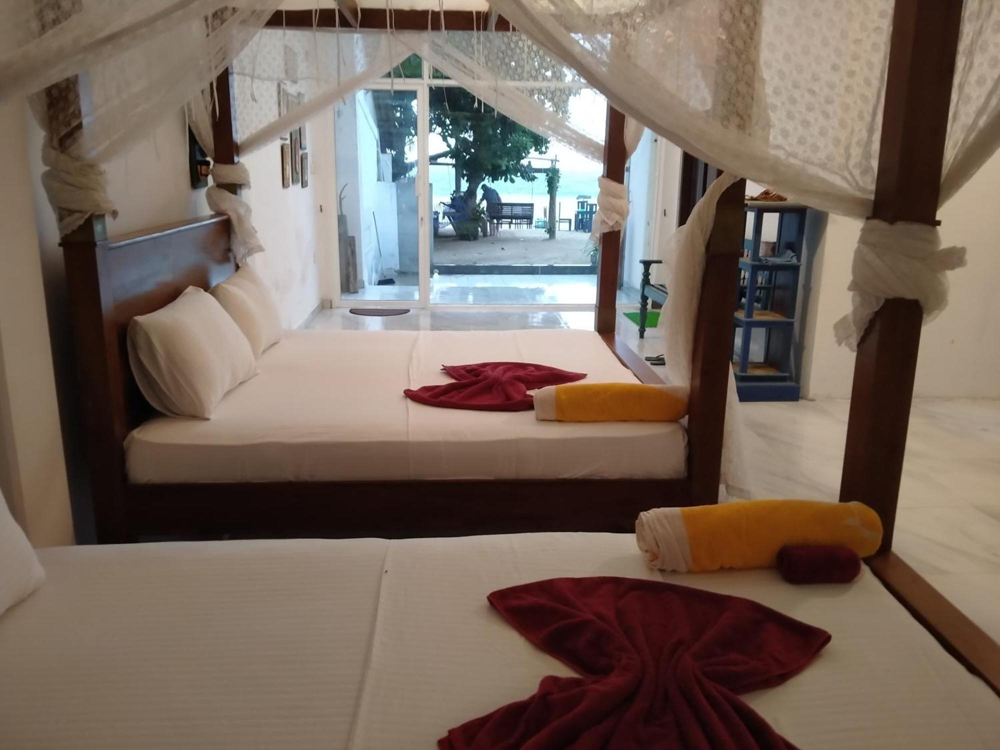 Sea Crest Beach Villa Ambalangoda  Exteriör bild